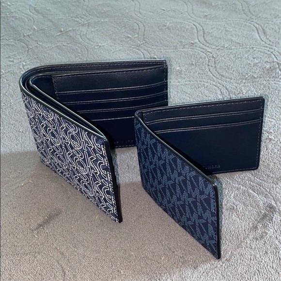 Michael Kors Logo Billfold Wallet With Passcase - Picture 4 of 6